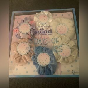 NEW Scunci Scrunchie Hair Set
